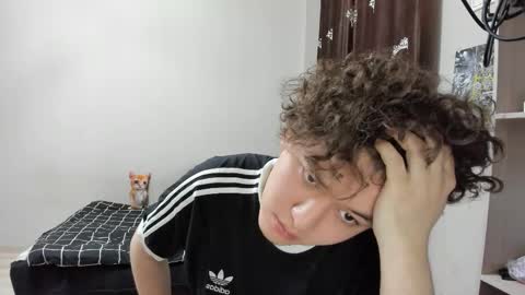 Snapshot of yung_skinny_boy chatting on April 26, 7:17 am Peter online show from April 26, 7:17 am