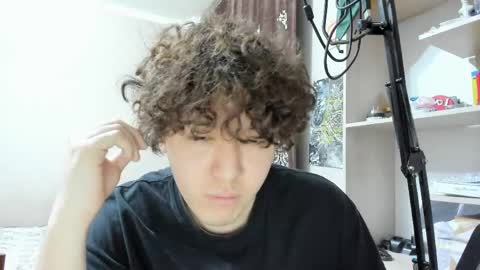 Snapshot of yung_skinny_boy chatting on May 16, 9:57 pm Peter online show from May 16, 9:57 pm