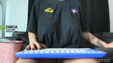 Snapshot of yungelitamor_ chatting on November 5, 5:18 am ELITA online show from November 5, 5:18 am