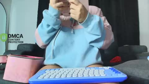 Snapshot of yungelitamor_ chatting on November 11, 4:45 am ELITA online show from November 11, 4:45 am