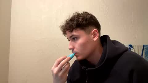 Snapshot of yungstudbev chatting on December 19, 2:23 am yungstudbev online show from December 19, 2:23 am