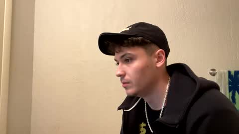 Snapshot of yungstudbev chatting on December 20, 6:19 am yungstudbev online show from December 20, 6:19 am