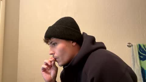 Snapshot of yungstudbev chatting on December 22, 11:20 pm yungstudbev online show from December 22, 11:20 pm