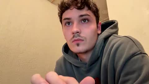 Snapshot of yungstudbev chatting on October 4, 1:36 am yungstudbev online show from October 4, 1:36 am