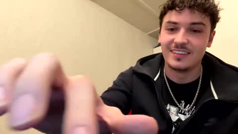 Snapshot of yungstudbev chatting on October 13, 5:18 am yungstudbev online show from October 13, 5:18 am