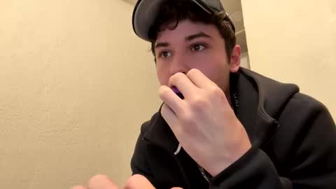 Snapshot of yungstudbev chatting on October 18, 3:31 am yungstudbev online show from October 18, 3:31 am