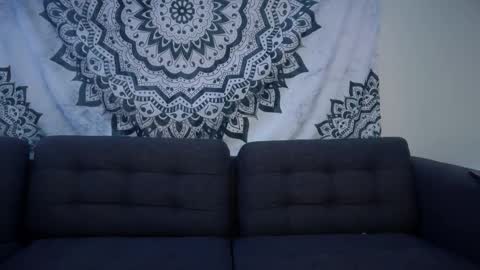 yurdreams_22 online show from December 3, 6:10 am