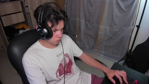 yurii_moody online show from December 6, 2:02 am