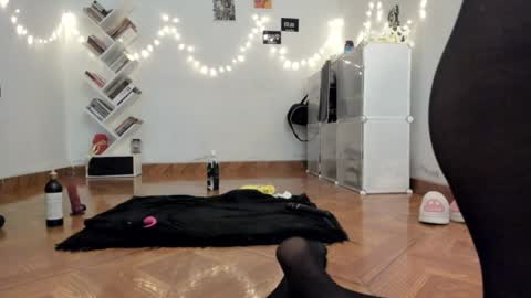 Snapshot of yury_sun chatting on December 7, 9:22 pm paola online show from December 7, 9:22 pm