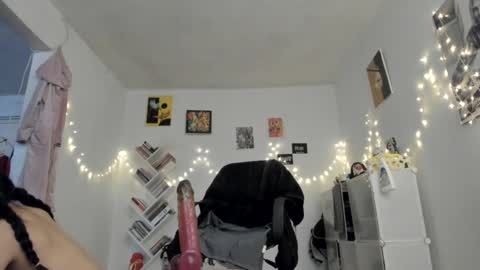 Snapshot of yury_sun chatting on December 10, 8:05 pm paola online show from December 10, 8:05 pm