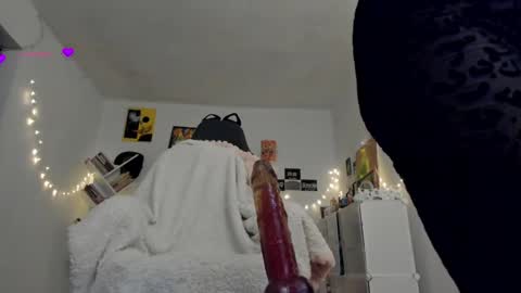 Snapshot of yury_sun chatting on March 2, 2:08 am paola online show from March 2, 2:08 am