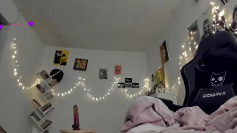 Snapshot of yury_sun chatting on March 9, 1:04 am paola online show from March 9, 1:04 am