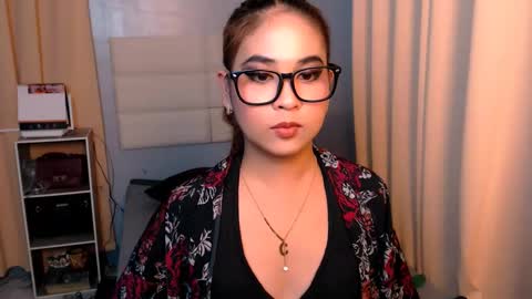 Snapshot of yvannasilva18 chatting on February 22, 1:35 pm jai online show from February 22, 1:35 pm