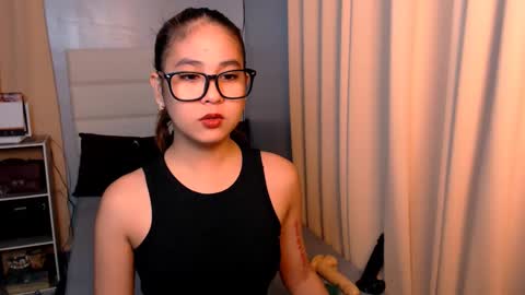 Snapshot of yvannasilva18 chatting on February 28, 5:04 am jai online show from February 28, 5:04 am