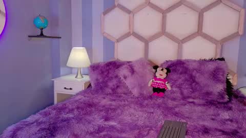 yvi online show from March 30, 12:39 pm