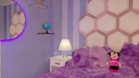 yvi online show from April 9, 11:48 am