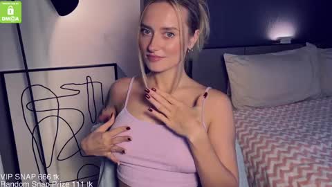 The Queen Bitch of the United Kingdom online show from December 3, 9:22 am