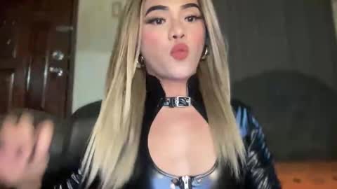 Miss Cali online show from April 29, 9:21 pm