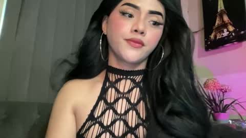Snapshot of yvonne_guidotti chatting on May 17, 7:43 pm Miss Cali online show from May 17, 7:43 pm