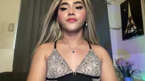 Snapshot of yvonne_guidotti chatting on June 1, 7:48 pm Miss Cali online show from June 1, 7:48 pm