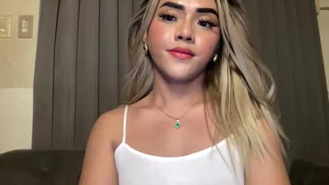 Snapshot of yvonne_guidotti chatting on June 4, 6:36 pm Miss Cali online show from June 4, 6:36 pm