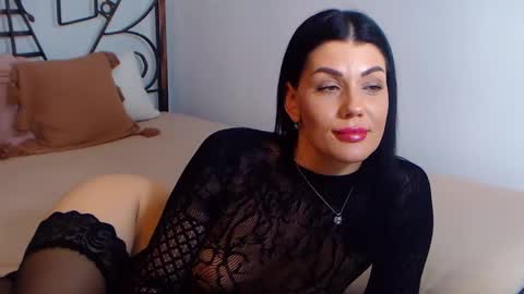 I V Y   online show from December 16, 12:37 am