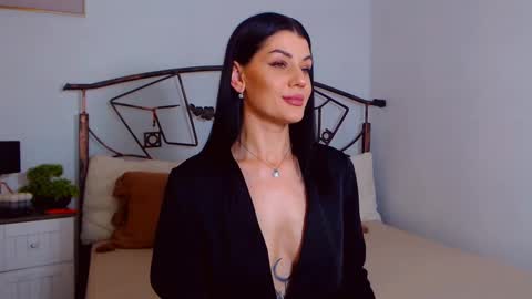 I V Y   online show from February 15, 9:37 pm