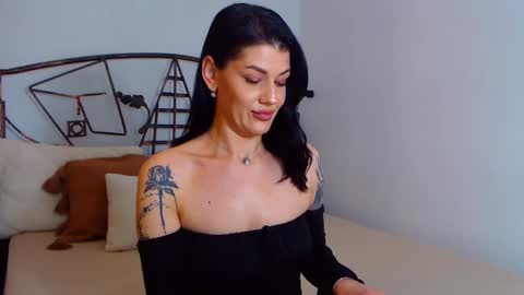 I V Y   online show from February 19, 12:57 am