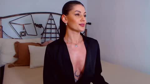 I V Y   online show from February 22, 12:27 am