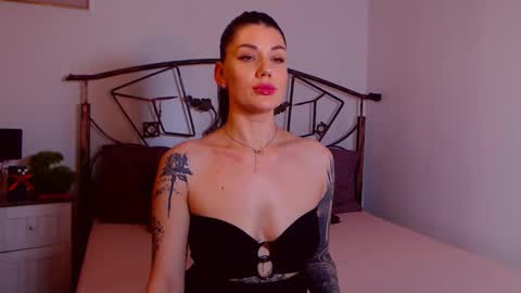 I V Y   online show from December 13, 8:47 pm