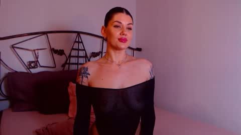 I V Y   online show from January 8, 9:50 pm