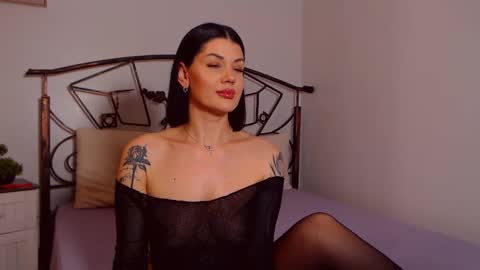 I V Y   online show from March 18, 9:07 pm