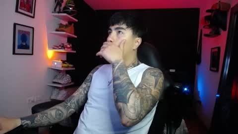 Snapshot of zac_muller1 chatting on October 16, 2:01 am zac_muller1 online show from October 16, 2:01 am