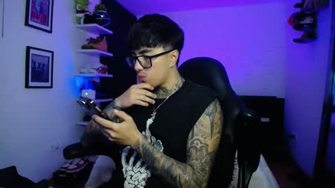 zac_muller1 online show from January 8, 10:17 am