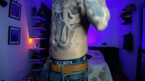 zac_muller1 online show from March 26, 10:10 am