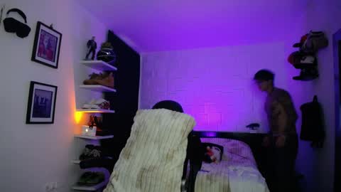 zac_muller1 online show from April 6, 1:47 am