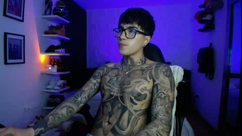 zac_muller1 online show from April 21, 1:42 am