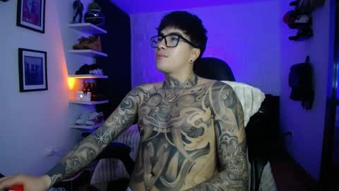 zac_muller1 online show from April 26, 1:58 am