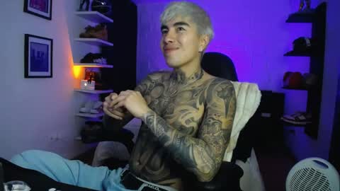 zac_muller1 online show from May 30, 3:47 am