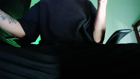 Snapshot of zac_watson chatting on July 23, 2:42 am Zac Freelance model online show from July 23, 2:42 am