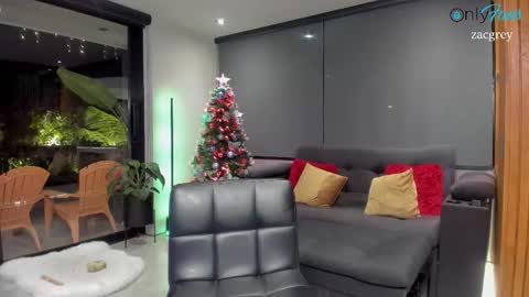 Snapshot of zacandmarcosmg_ chatting on December 23, 2:42 am zacandmarcosmg_ online show from December 23, 2:42 am