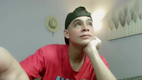 Snapshot of zacariass_ chatting on October 20, 3:40 am ZACARIAS online show from October 20, 3:40 am