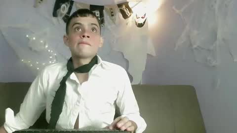 Snapshot of zacariass_ chatting on October 26, 3:45 am ZACARIAS online show from October 26, 3:45 am
