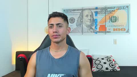 zachpri20 online show from December 18, 11:02 am