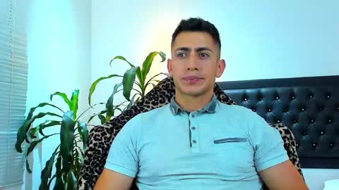 zachpri20 online show from September 16, 8:37 am