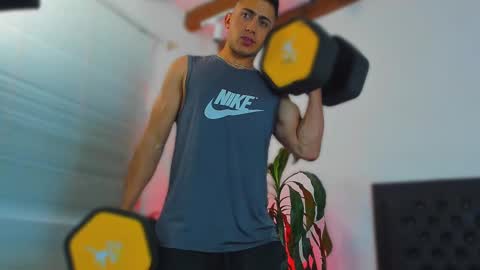 zachpri20 online show from October 7, 3:36 am