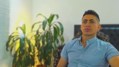 zachpri20 online show from October 13, 5:51 am