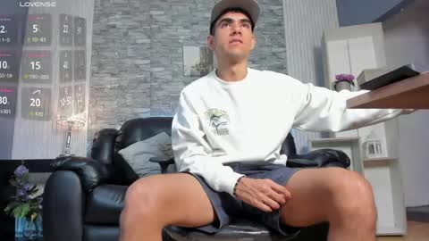 zack_joness10 online show from June 2, 5:20 am
