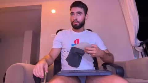 zack_sullivan22 online show from May 4, 12:39 am