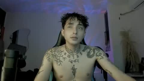 Snapshot of zack_tattoo chatting on August 8, 1:30 am zack_tattoo online show from August 8, 1:30 am